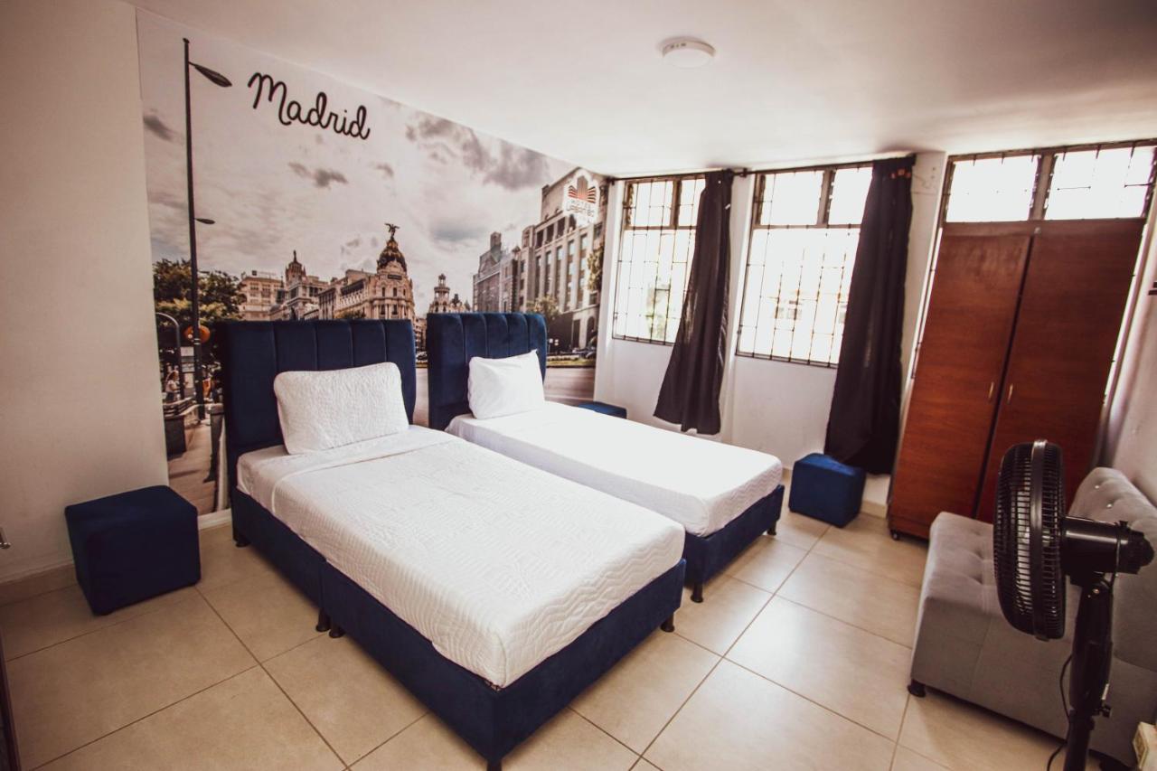 Aw Hotel Urban 80 Меделин Екстериор снимка