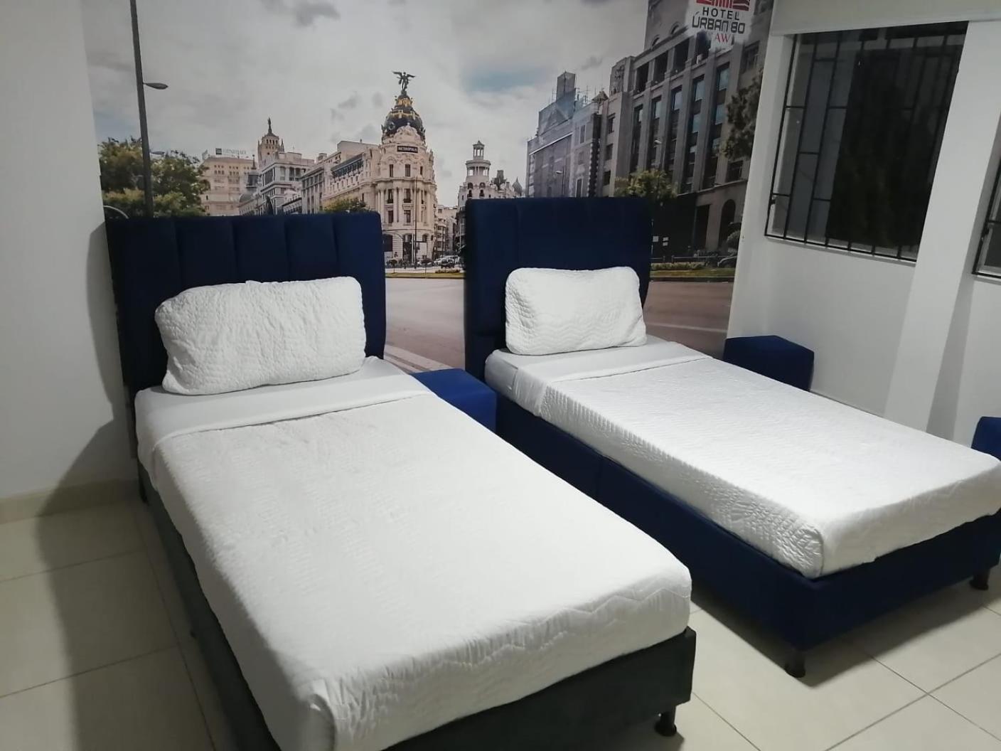 Aw Hotel Urban 80 Меделин Екстериор снимка