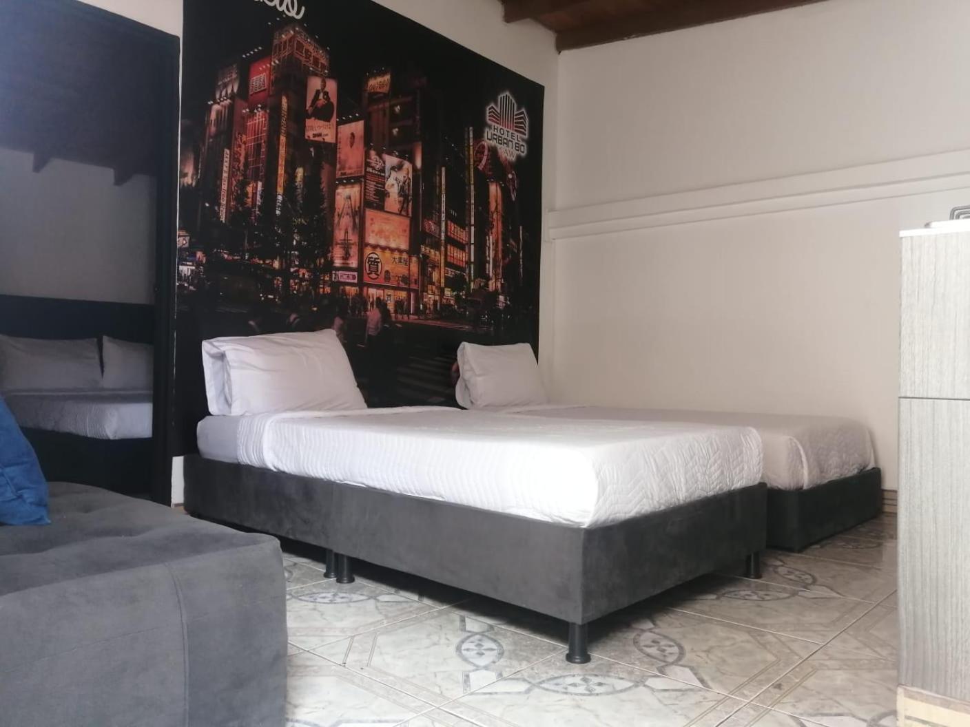 Aw Hotel Urban 80 Меделин Екстериор снимка